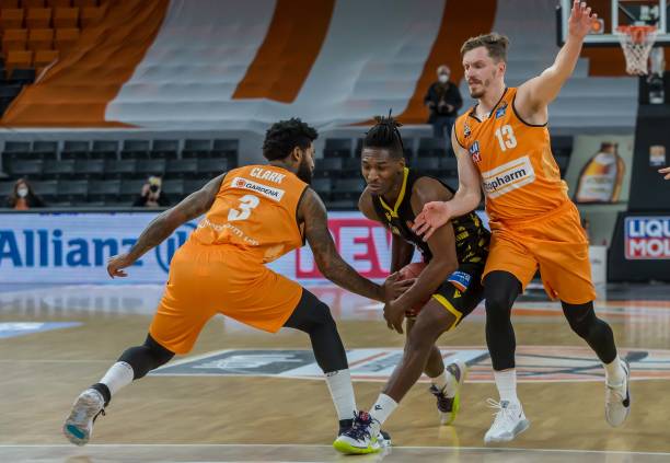 事的推动下 事的推动下