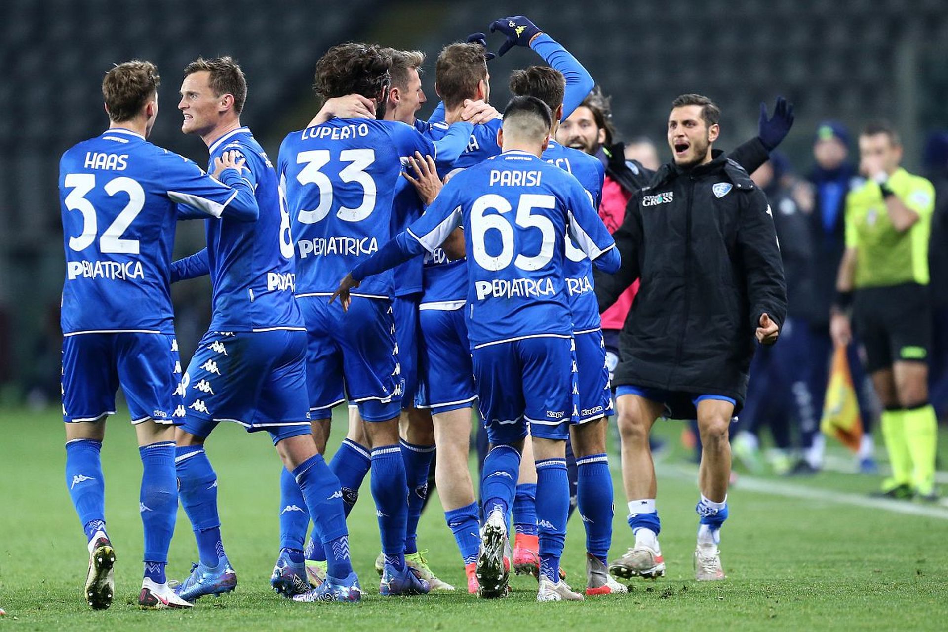 中国队通过 中国队通过