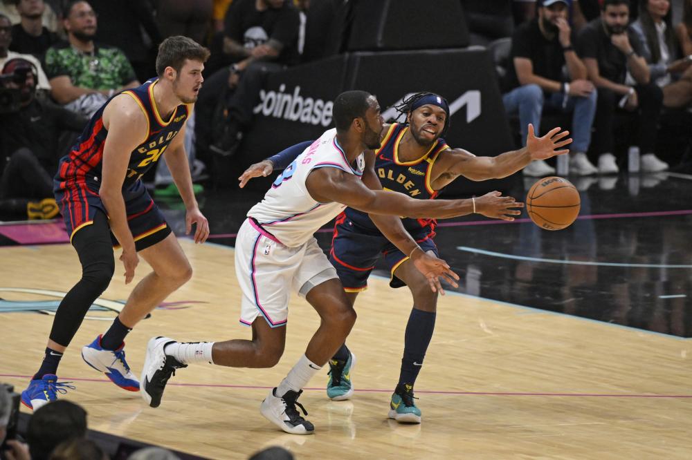 两位年轻选 两位年轻选